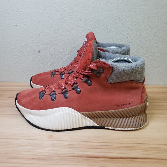 Sorel Womens Size 7.5 Out N' About Conquest Waterproof Boot Orange Rust Gorpcore - Picture 1 of 7